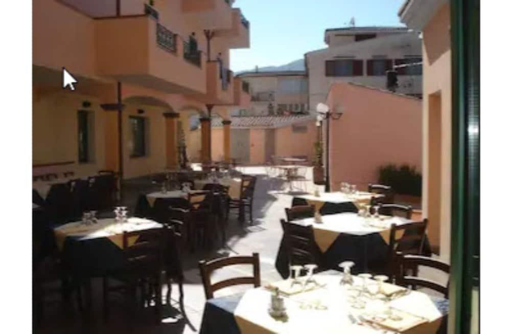 Hotel Baia Marina Orosei Esterno foto